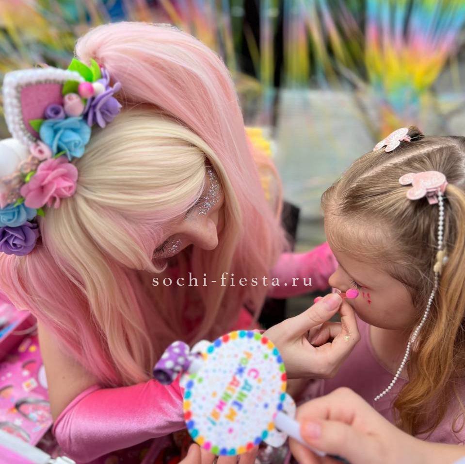 торжественный сибирский праздничный букет из роз и хризантемы от омского флориста для корпоративного события