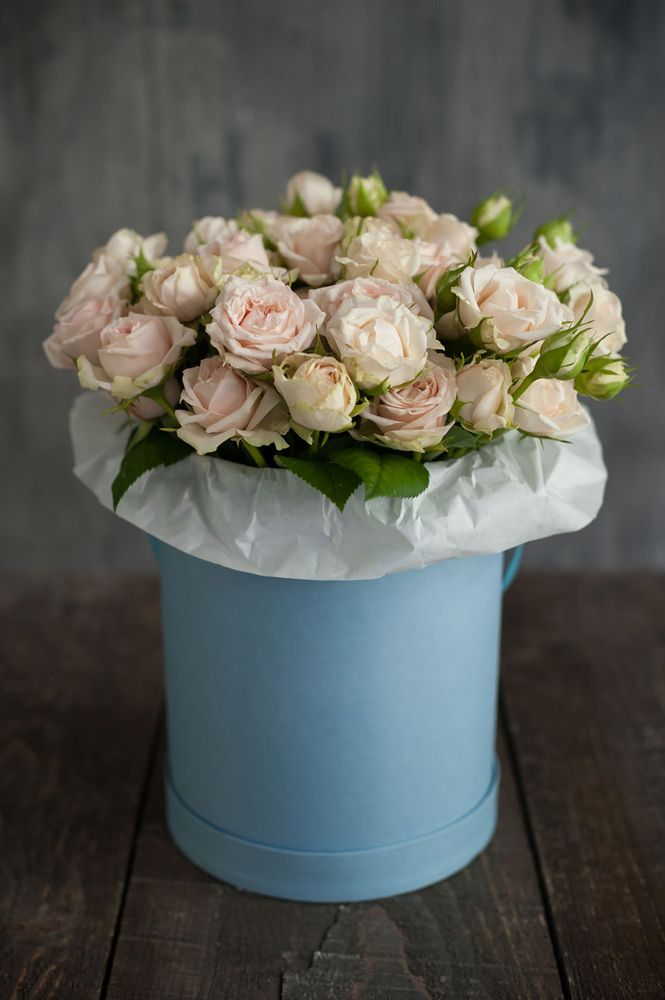 XXL коробка с розами для омского нефтеперерабатывающего предприятия