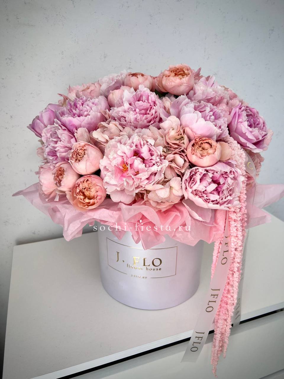 Коробки с пионами 