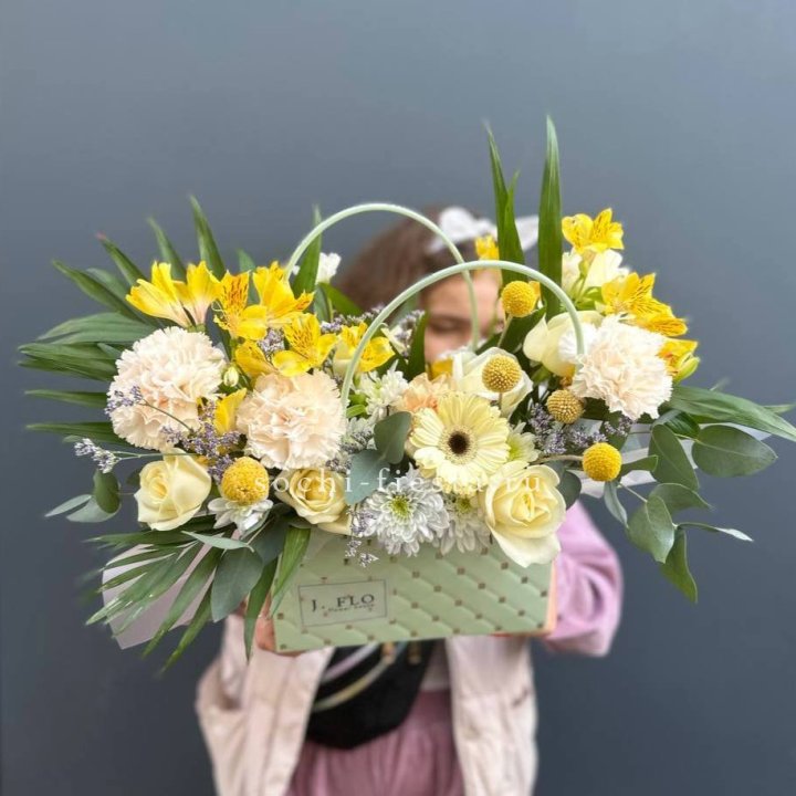 Сумочка с розами "Эпиа" в Омске