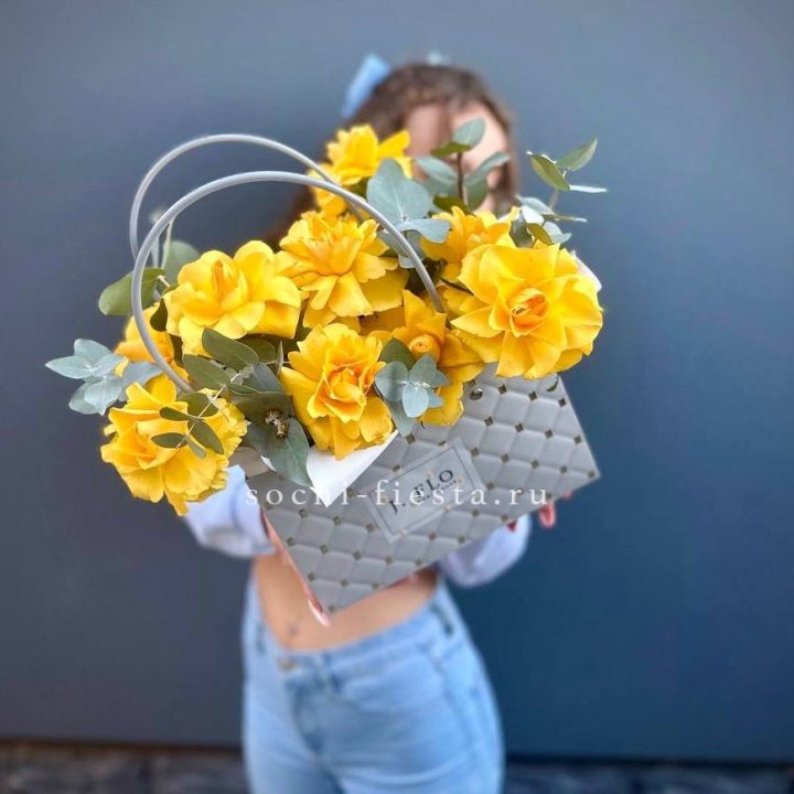 Сумочка с розами "Эдель" в Омске