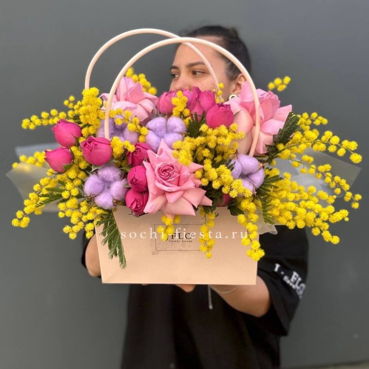 Сумочка мимозы и роз "Примавера" в Омске