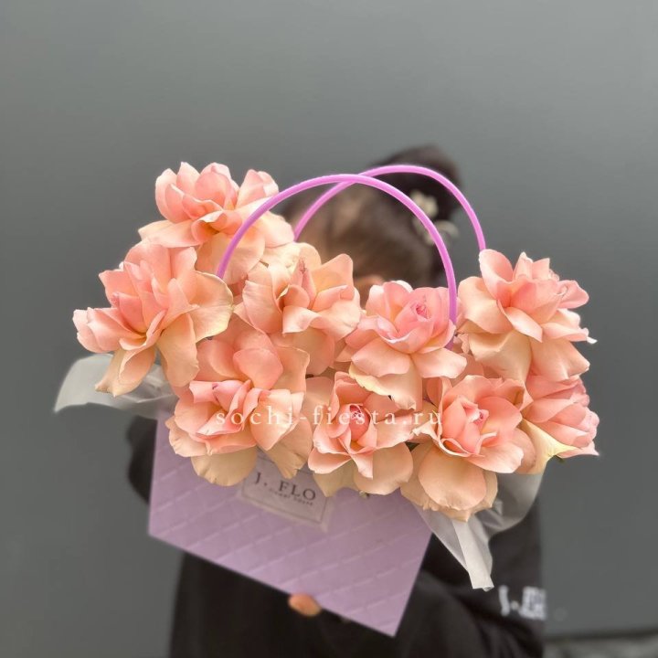 Сумочка с розами "Кети" в Омске