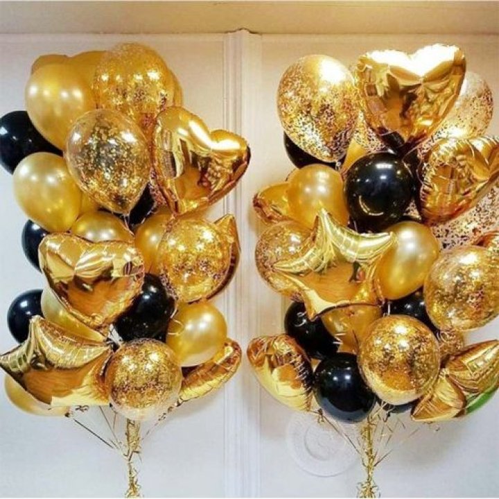 Фонтан шаров "Чёрное золото" в Омске