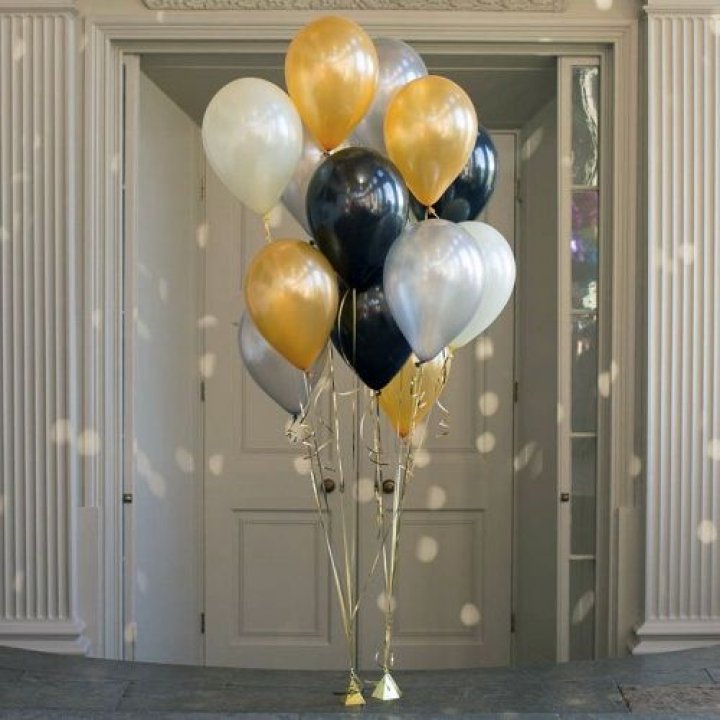 Фонтан шаров "Фаерворк" в Омске