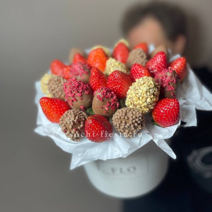 Клубника в боксе 30 ягод в Омске