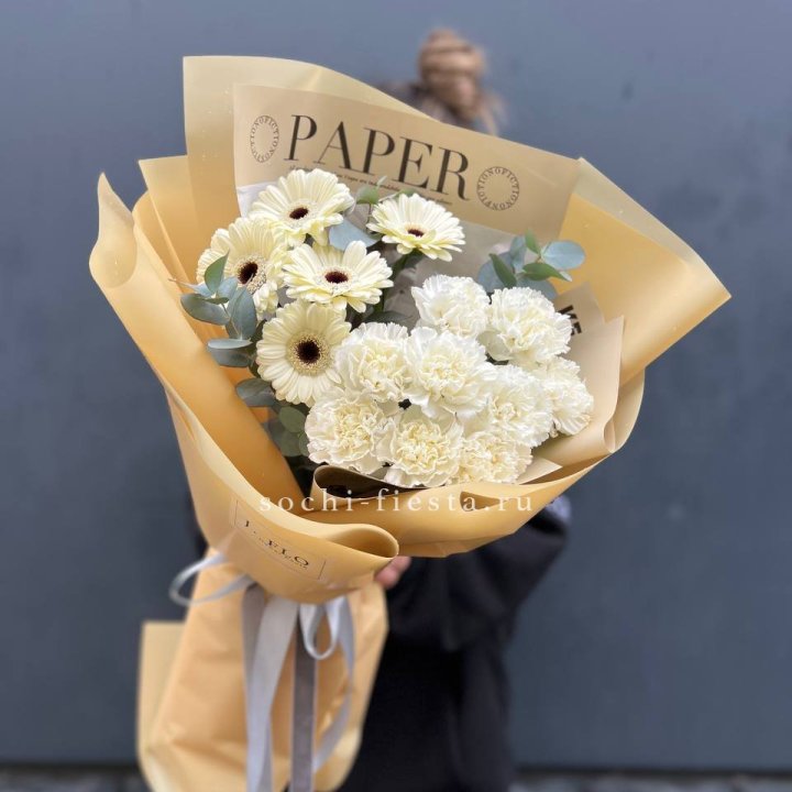  Букет с диантусами и герберами в Омске