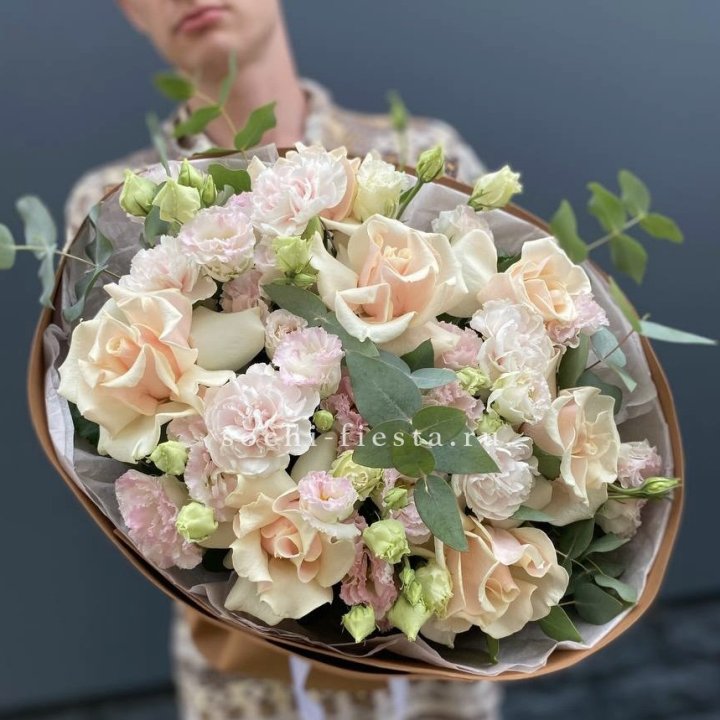  Букет кремовых роз "Мокко" в Омске