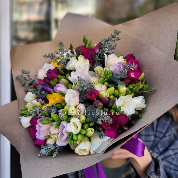 Букет фрезий "Радуга" в Омске