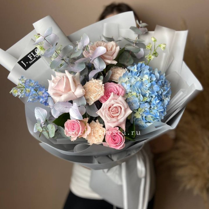 Букет с гортензией № 4 в Омске