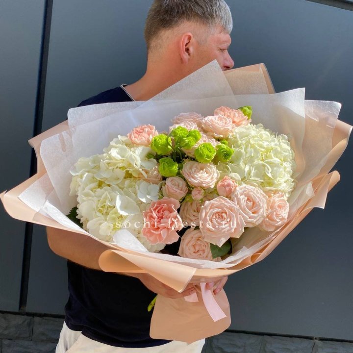 Авторский букет "Нежный крем" в Омске