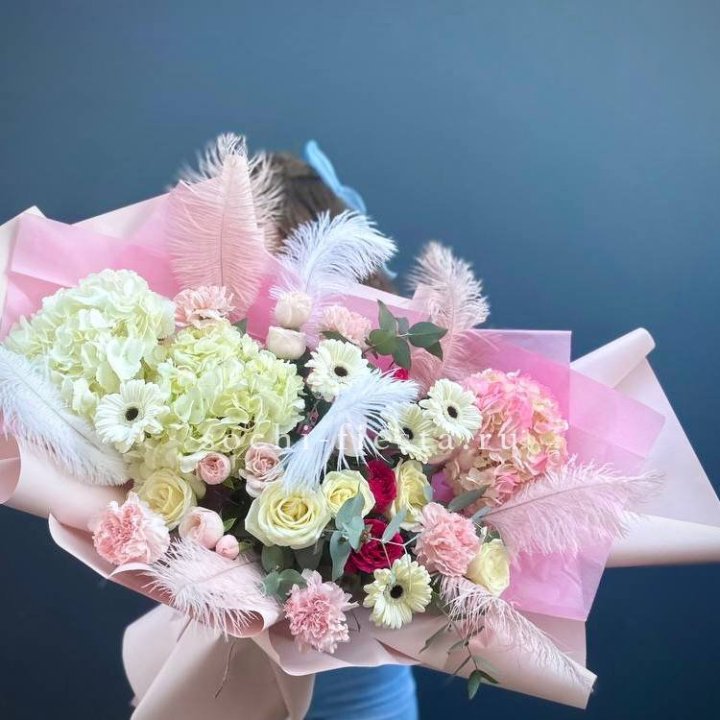 Дизайнерский букет "Валенсия-3" в Омске