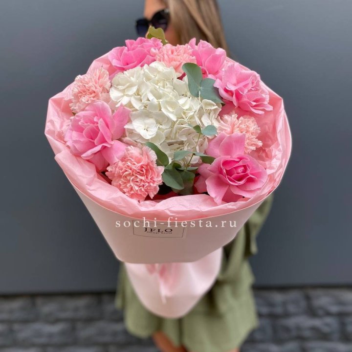  Букет роз и гортензии "Навола" в Омске