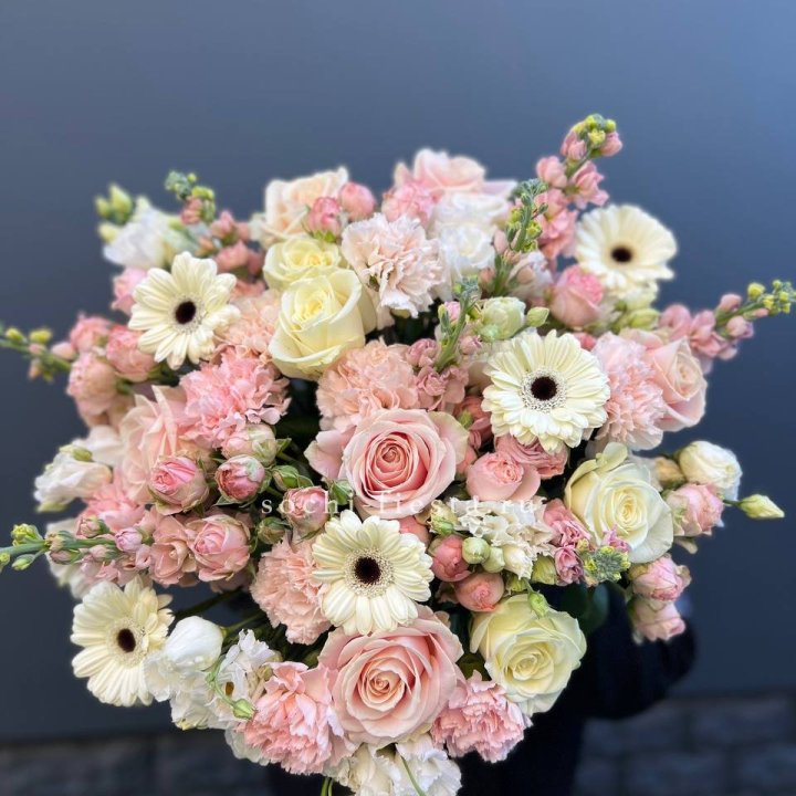 Авторский букет "Нежный" в Омске
