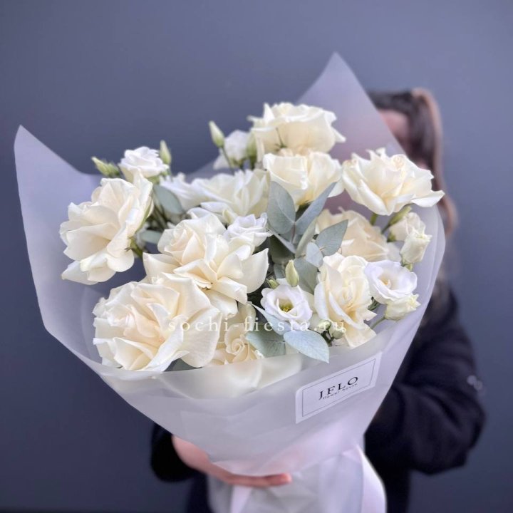 Букет французских роз и эустомы  в Омске