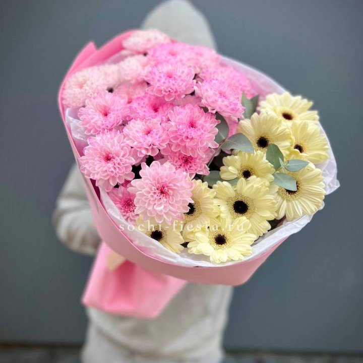 Дуо хризантем и гербер в Омске