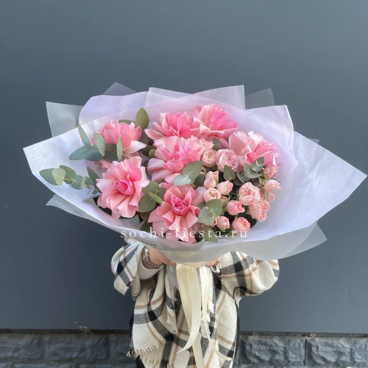 Букет французских и пионовидных роз  в Омске