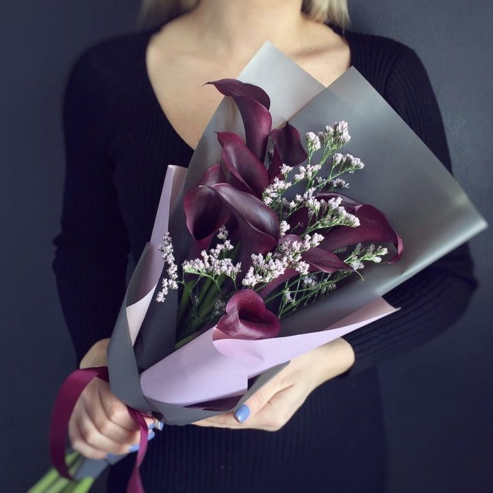 Букет фиолетовых калл в Омске