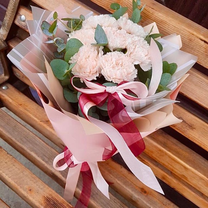 Диантусы с эвкалиптом в Омске