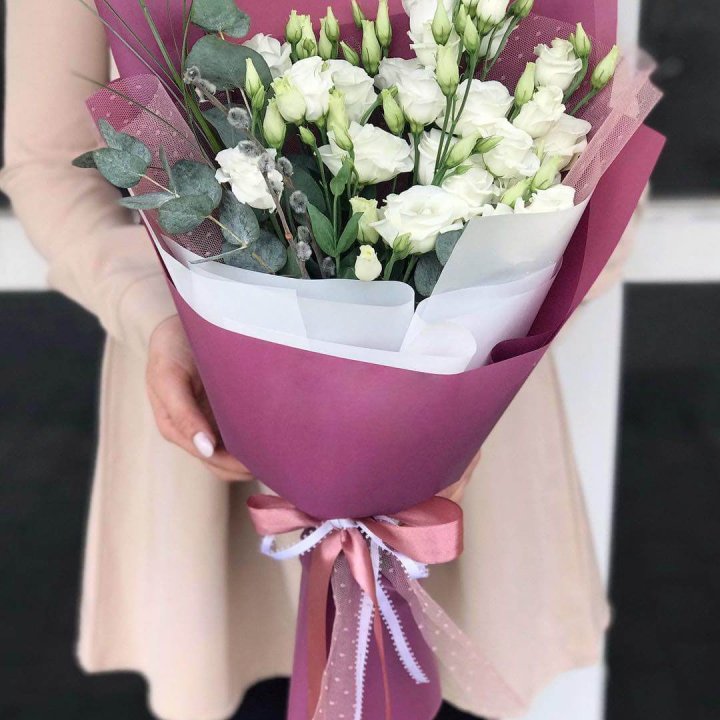 Эустомы с эвкалиптом в Омске