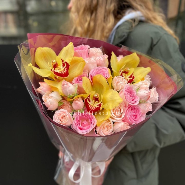  Букет орхидей и роз Есенья в Омске