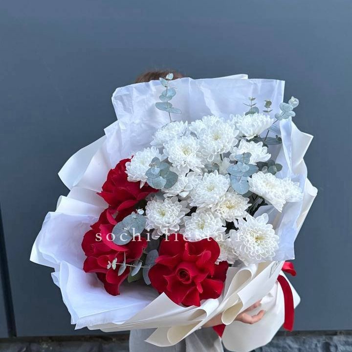 Дуо розы и хризантемы в Омске