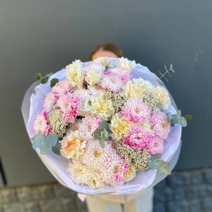 Букет из стойких цветов  в Омске