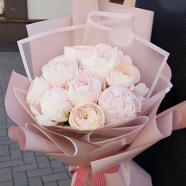 Пионы и ранункулюсы в Омске