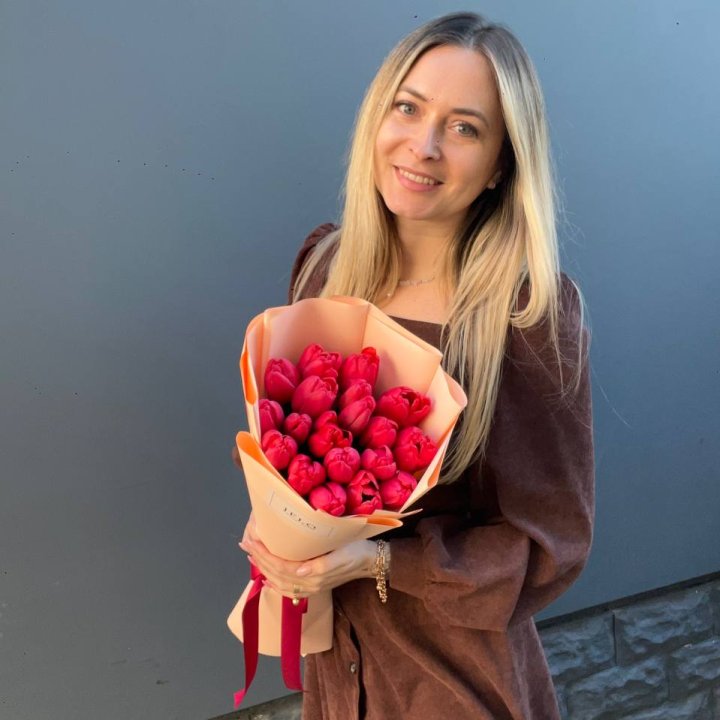  19 красных тюльпанов в Омске