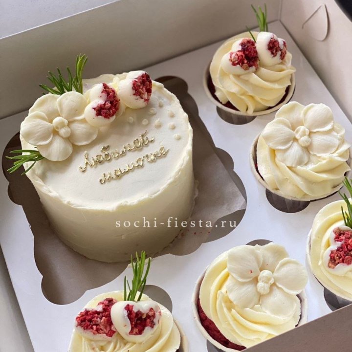 Капкейки и бенто-торт "Мамочке" в Омске