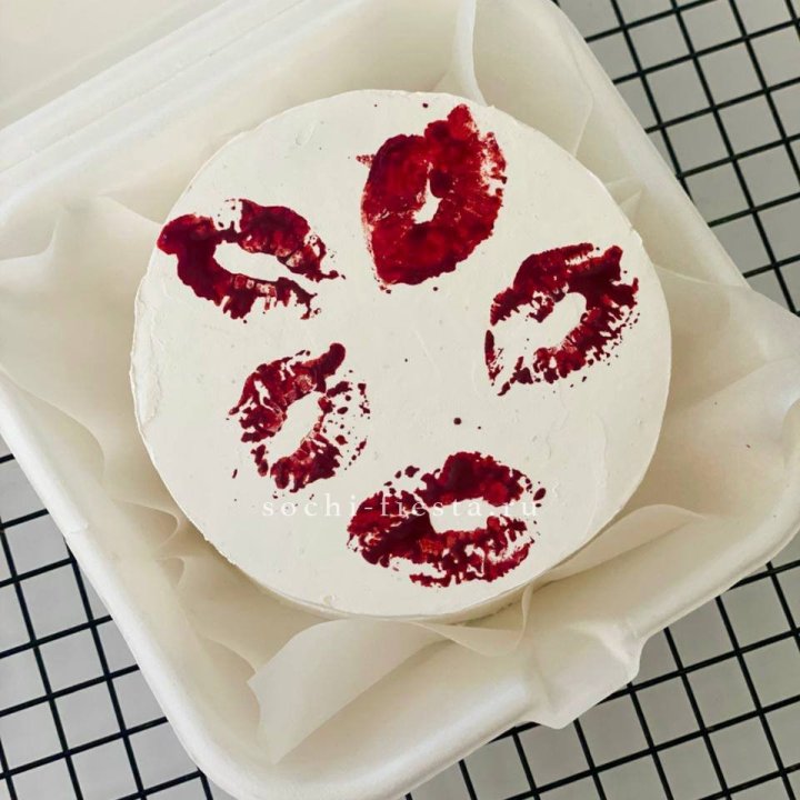 Бенто-торт "Поцелуй" в Омске