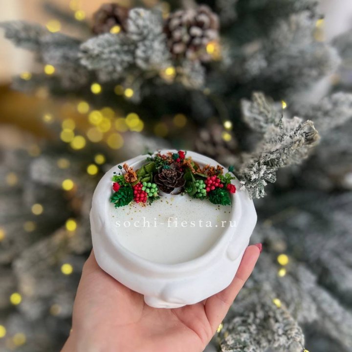 Свеча ароматическая в гипсе Руки с шишкой в Омске