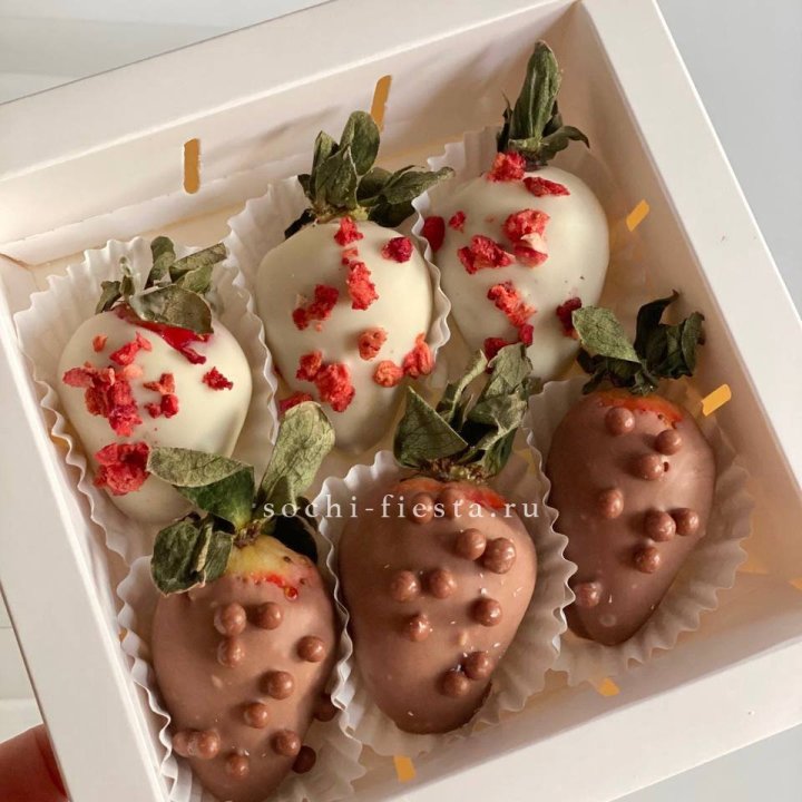 Клубника в шоколаде 6 ягод в Омске
