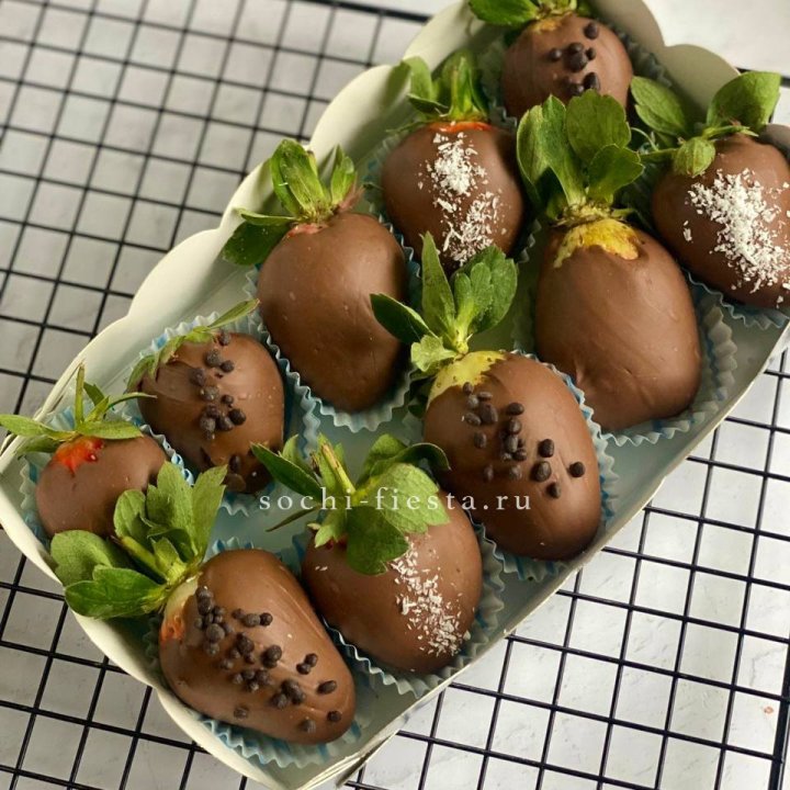 Клубника в шоколаде 10 ягод в Омске