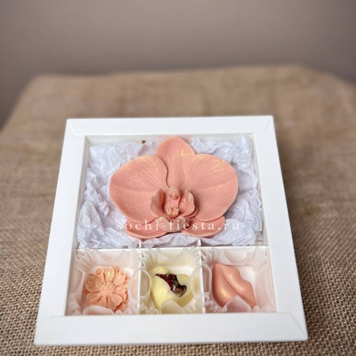 Конфеты из шоколада с Орхидеей в Омске