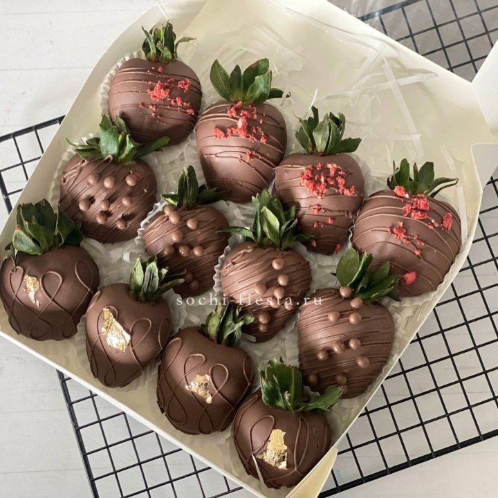 Клубника в шоколаде 12 ягод в Омске