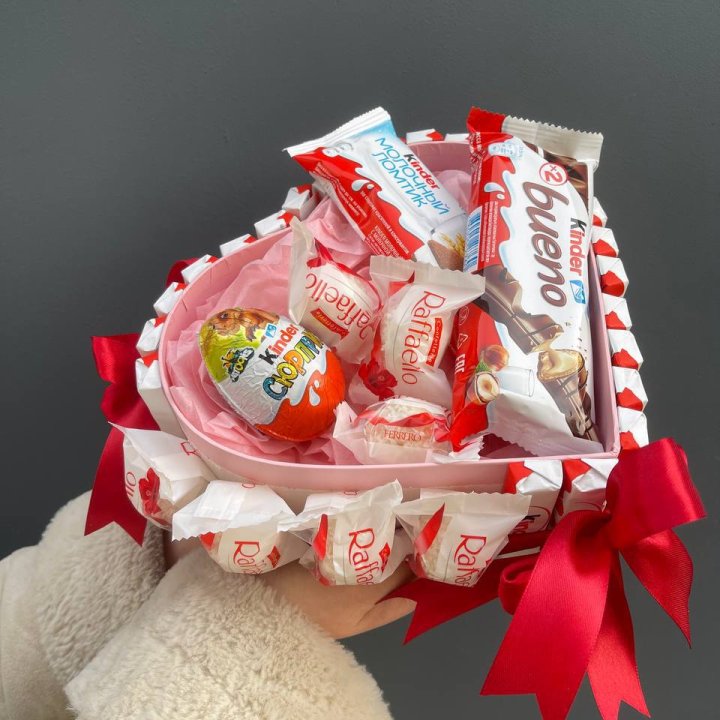 Бокс киндерами и раффаэлло в Омске