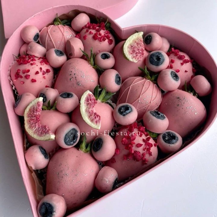 Клубника в шоколаде Сердце в Омске