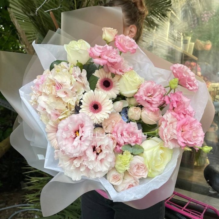 Дизайнерский букет "Лаундж пак" в Омске