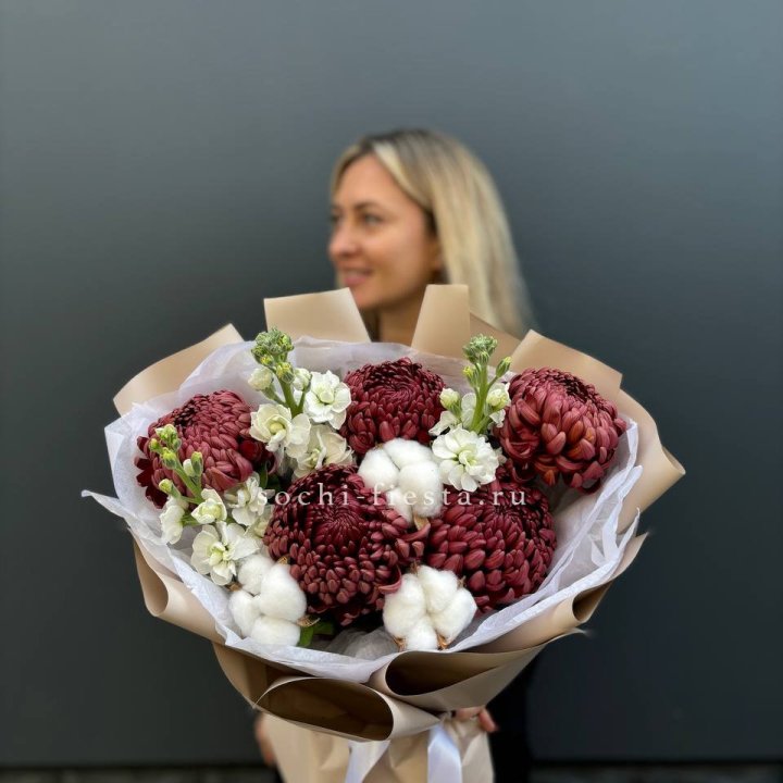 Хризантемы с маттиолой в Омске