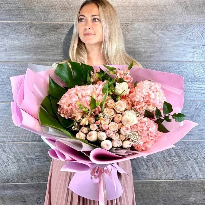 Дизайнерский букет "Валенсия-2" в Омске