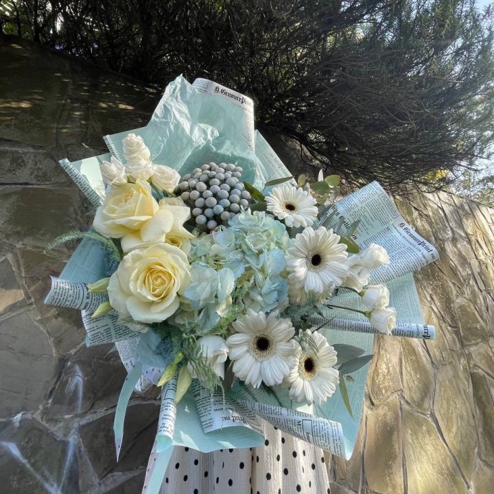 Дизайнерский букет "Линдж-блю" в Омске