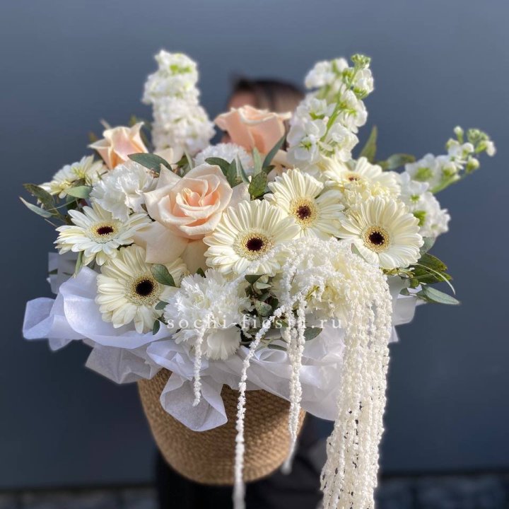 Цветы в джутовом кашпо "Валери" в Омске