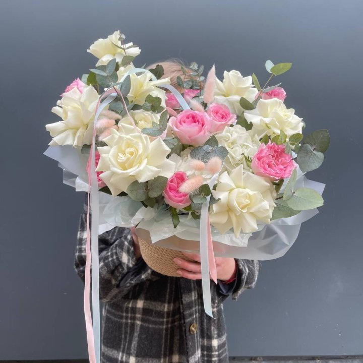 Кашпо с розами в Омске