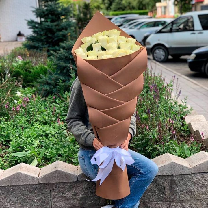 Голландские розы белые "Рыбка" в Омске