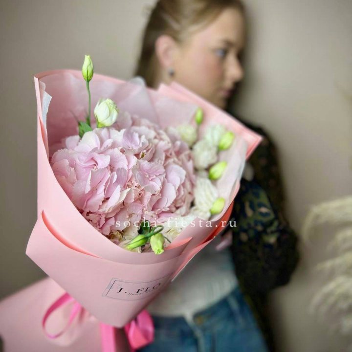 Букет с гортензией №2 в Омске