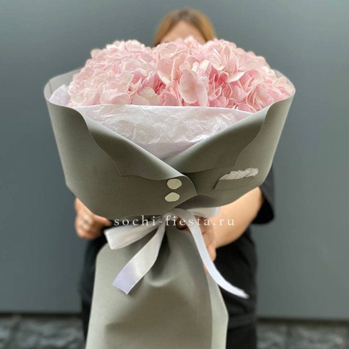  Букет  пиджачок из 5 гортензий в Омске