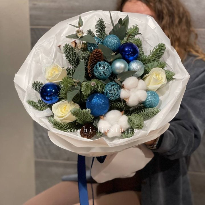 Новогодний букет "Синий иней" в Омске