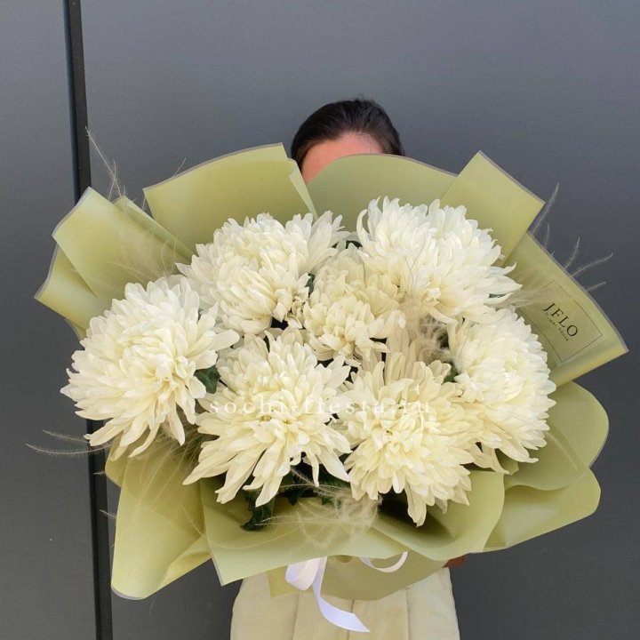 Букет одноголовых хризантем  в Омске