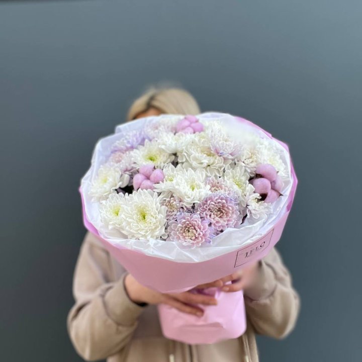 7 нежных хризантем в Омске
